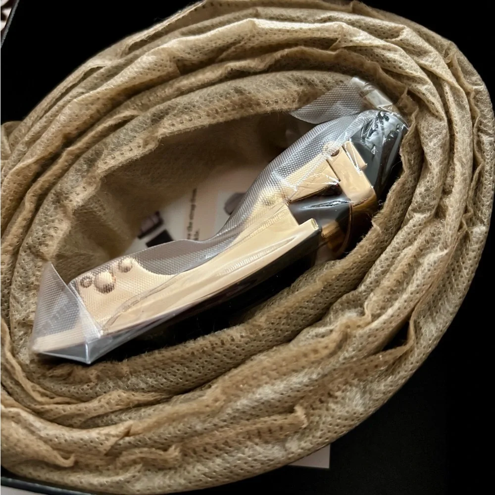 Black and gold belt